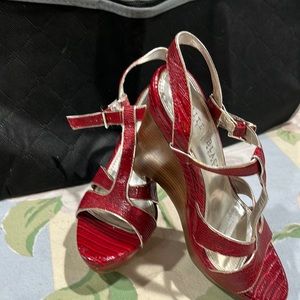 Preloved White House Black Market shoes size 6 1/2